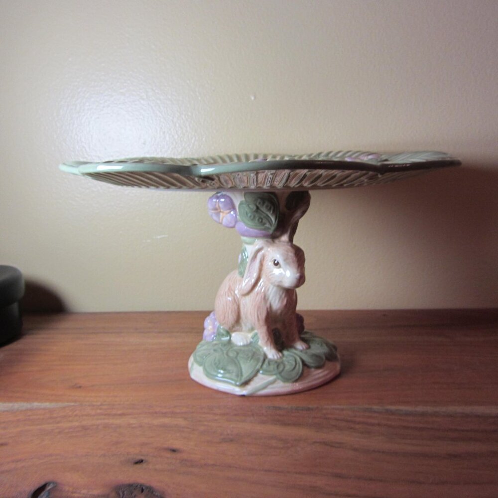 Demdaco 2001 Ceramic Spring Easter Bunny Rabbit Pedestal Cake Plate (W3954)
